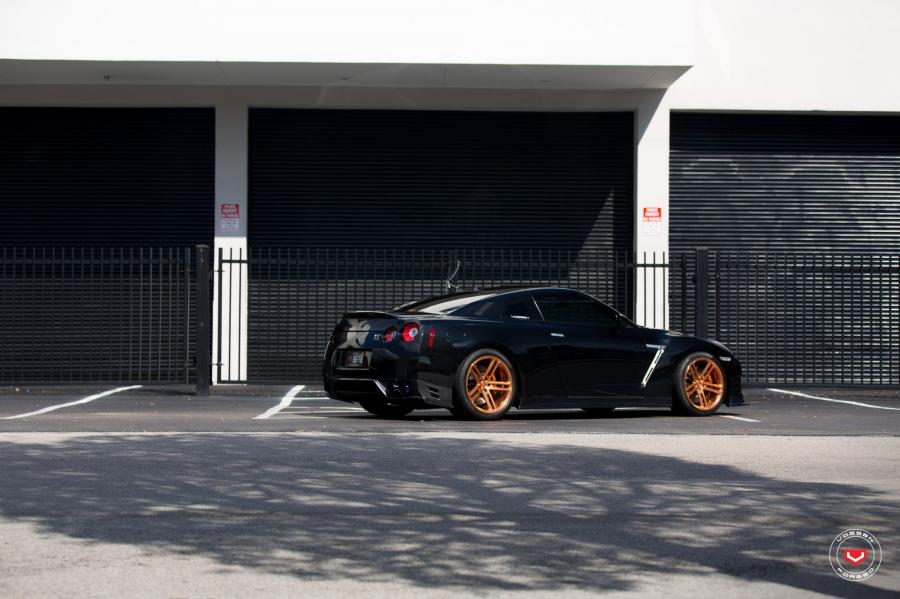  Nissan GT-R on Vossen Wheels (CG-202) 2017 года  (фото 47 из 51)